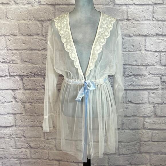 Flora Nikrooz Other - NWT Flora Sweet Vintage mesh and lace robe